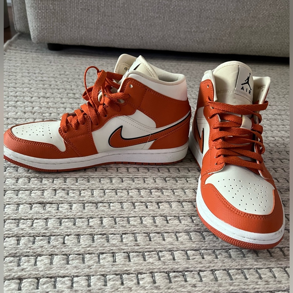 Nike Air Jordan 1 Mid SE